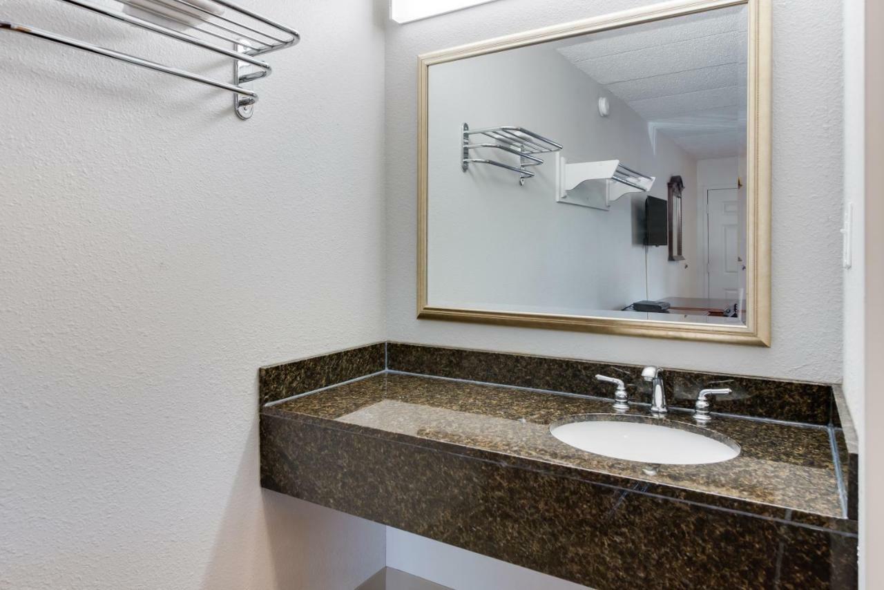 Americas Best Value Inn Columbus Extérieur photo